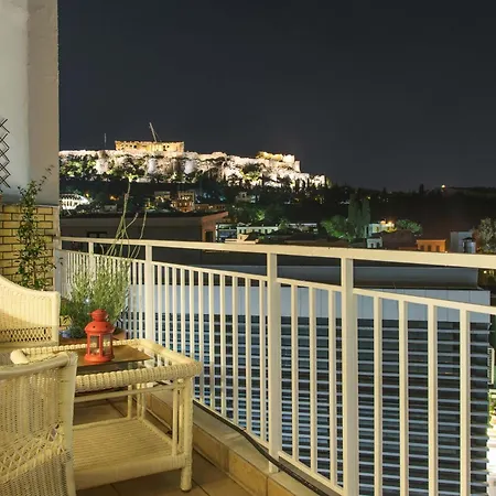 Urban Loft With Balcony Across The Acropolis! شقة