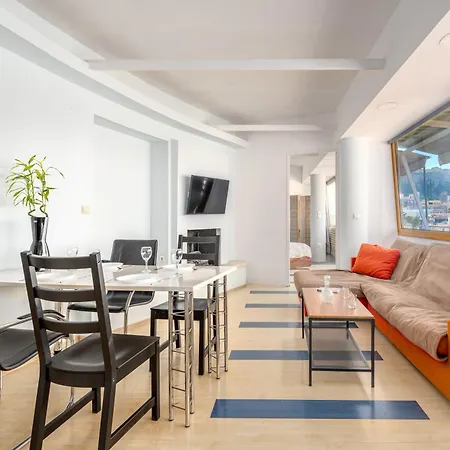 Urban Loft With Balcony Across The Acropolis! أثينا